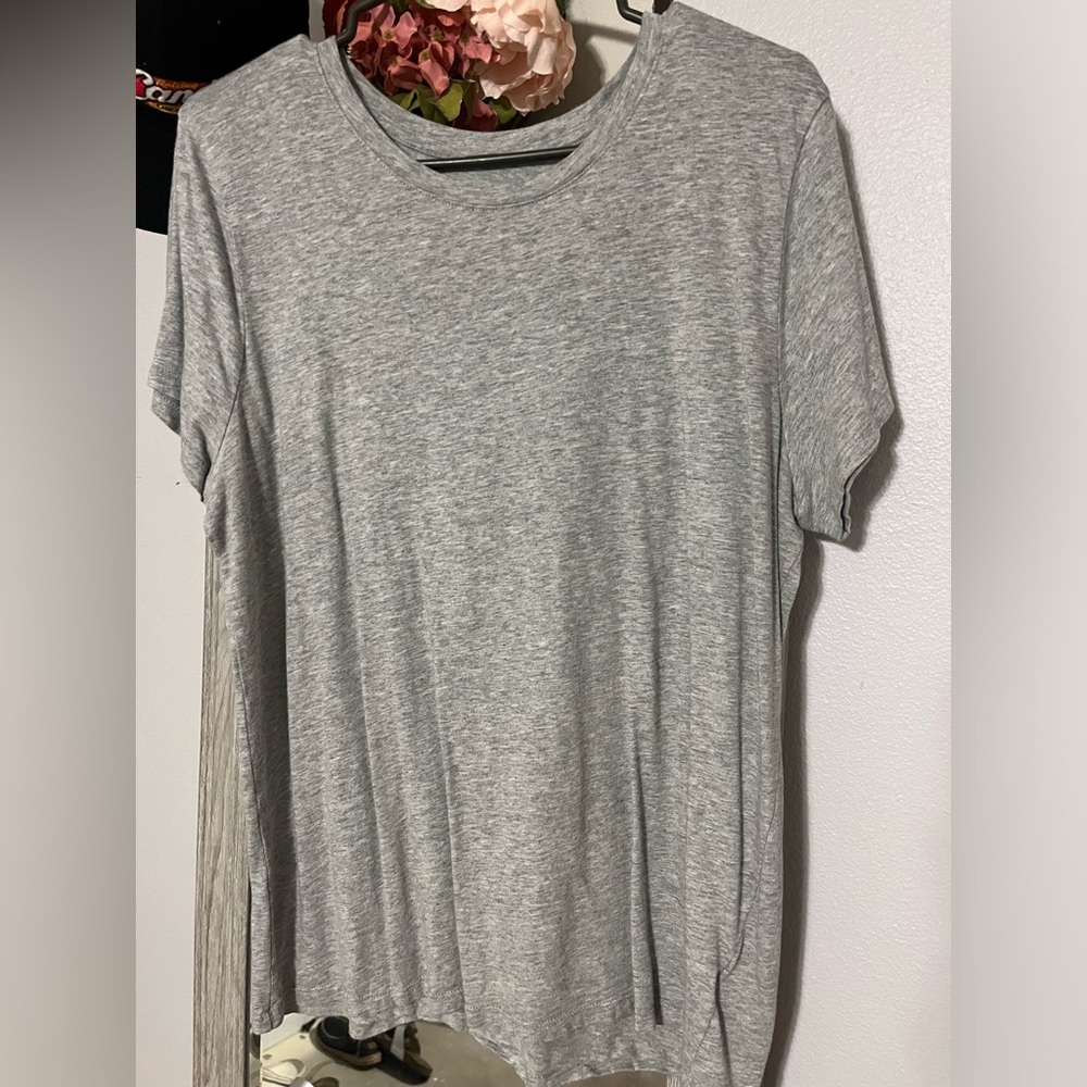 Gray tee shirt